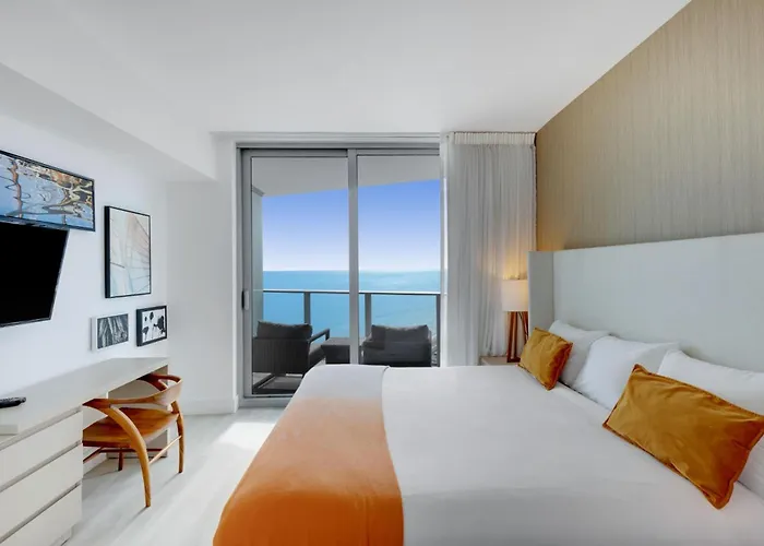 2 Bedroom Beach Condo Stunning Views! Miami