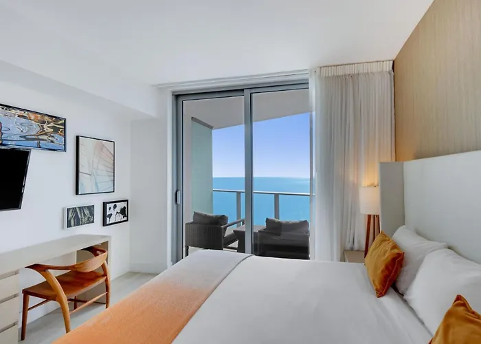 2 Bedroom Beach Condo Stunning Views! Miami