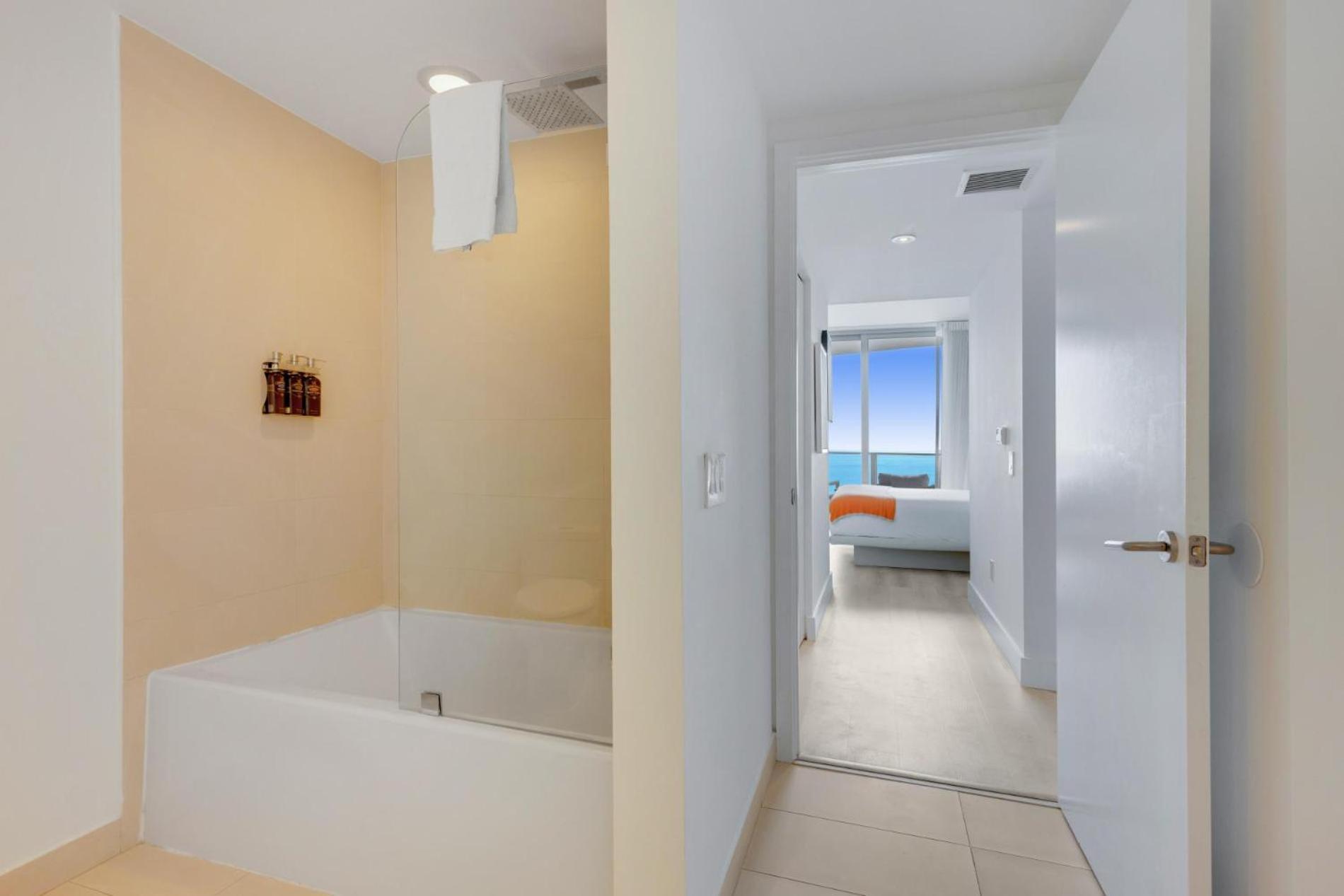 2 Bedroom Stunning Views On The 18th Floor! Miami * Hallandale Beach
