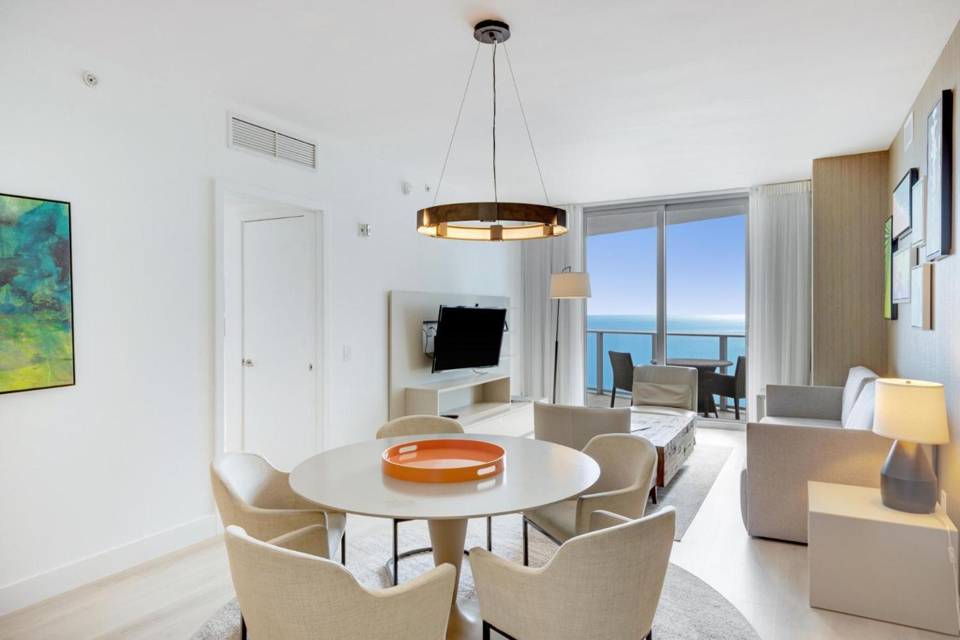 2 Bedroom Stunning Views On The 18th Floor! Miami *
