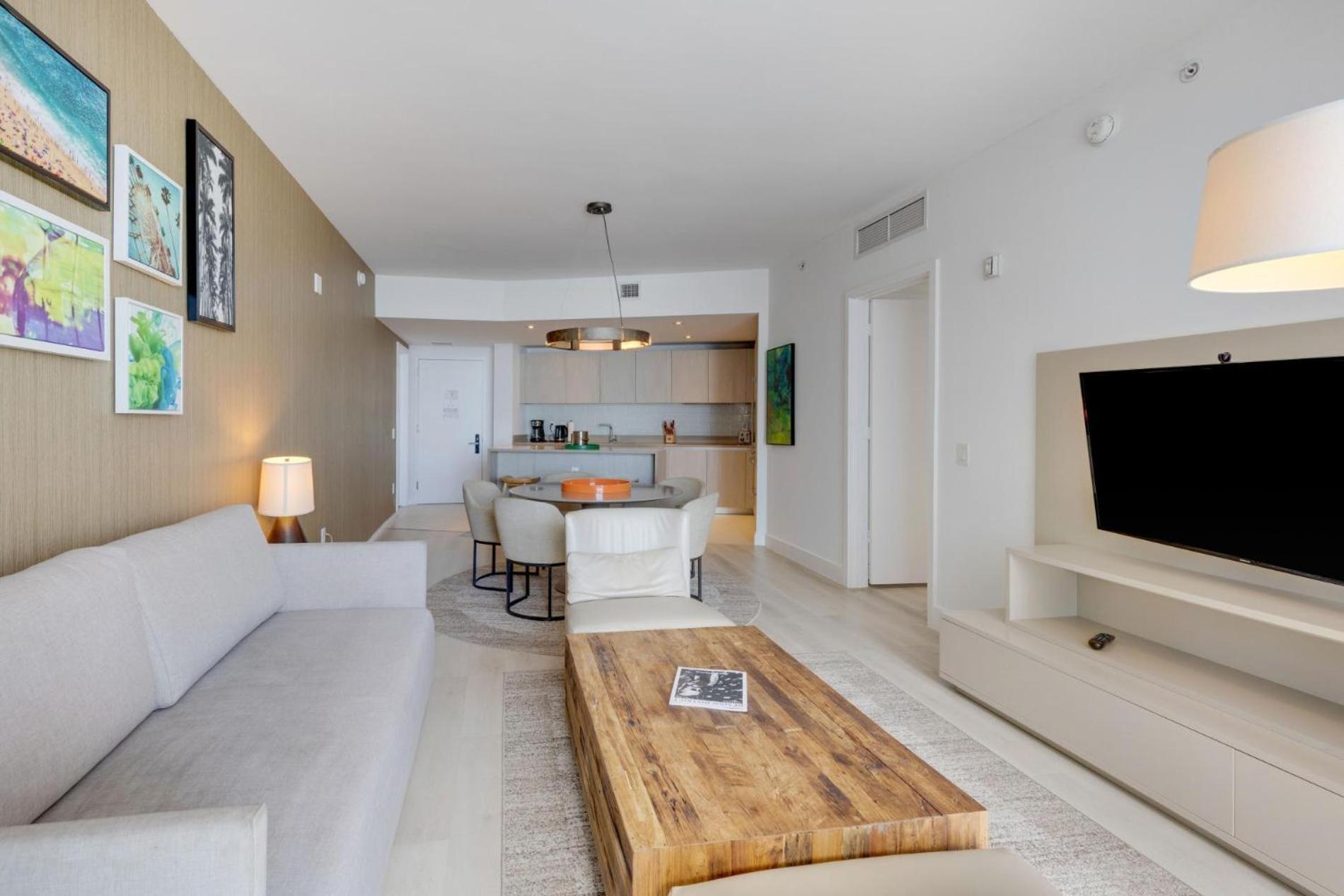 2 Bedroom Stunning Views! Miami Apartment